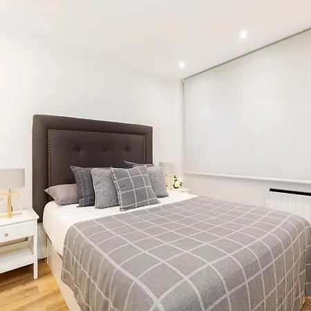 Policarpo Sanz 10 Apartamento *